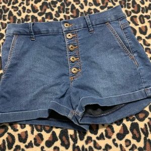 Button up jean shorty shorts.